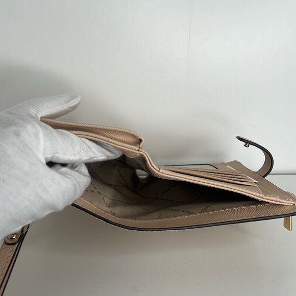 Michael Kors wristlet wallet - Picture 9 of 12